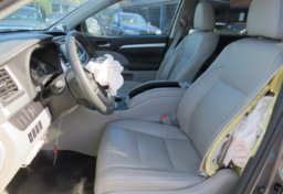 2016 Toyota Highlander - Image 25