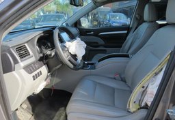 2016 Toyota Highlander - Image 27