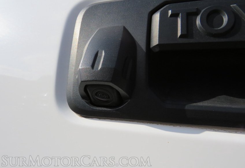 2019 Toyota Tacoma - Image 17