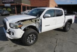 2019 Toyota Tacoma - Image 2