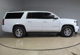 2017 Chevrolet Suburban - Image 6