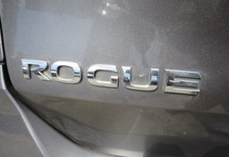 2019 Nissan Rogue - Image 16