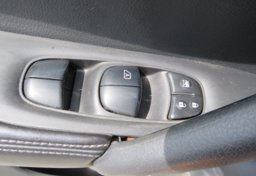 2019 Nissan Rogue - Image 40