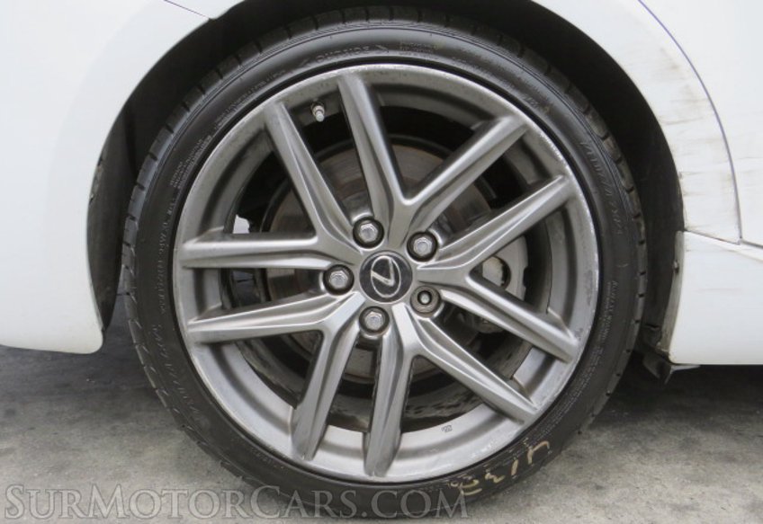 2016 Lexus IS 200t - Image 16