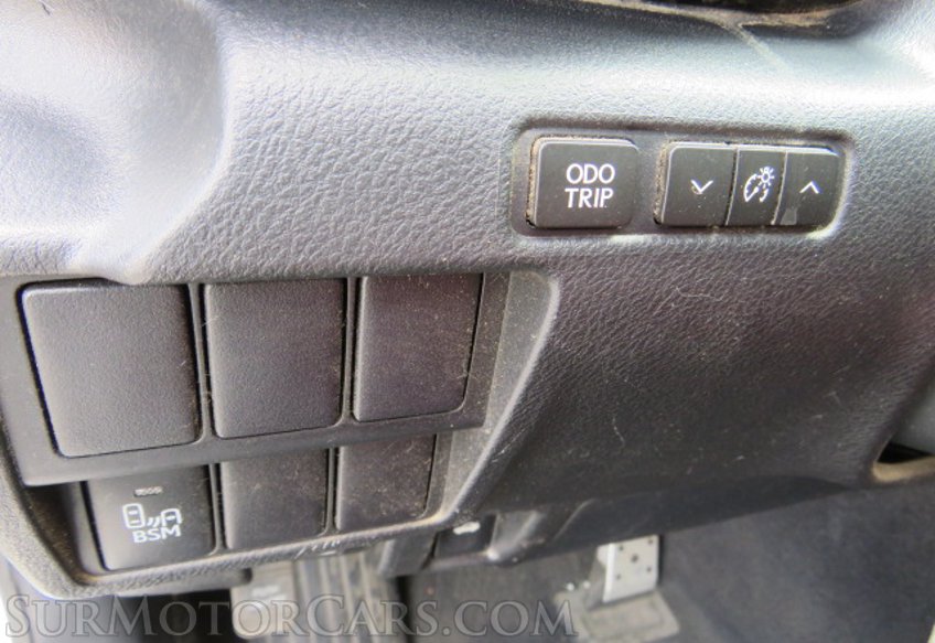 2016 Lexus IS 200t - Image 39