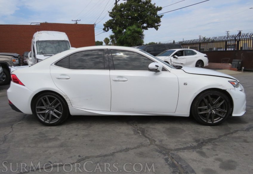 2016 Lexus IS 200t - Image 11