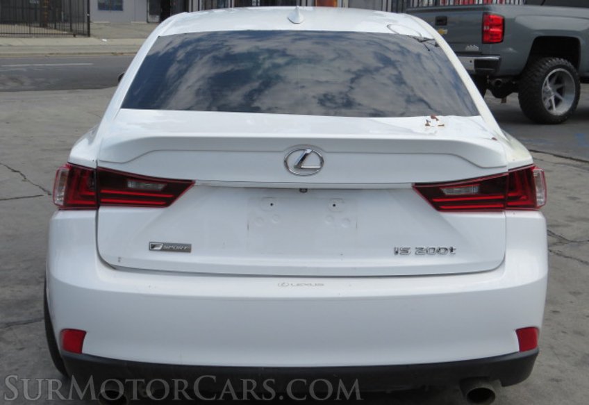 2016 Lexus IS 200t - Image 10