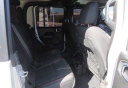 2022 Jeep Gladiator - Image 32