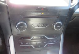 2017 Ford Edge - Image 40