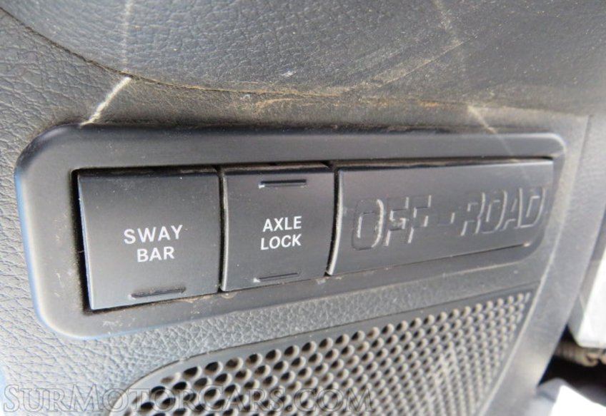 2017 Jeep Wrangler - Image 32