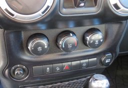 2015 Jeep Wrangler Unlimited - Image 41