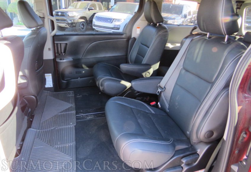 2015 Toyota Sienna - Image 27