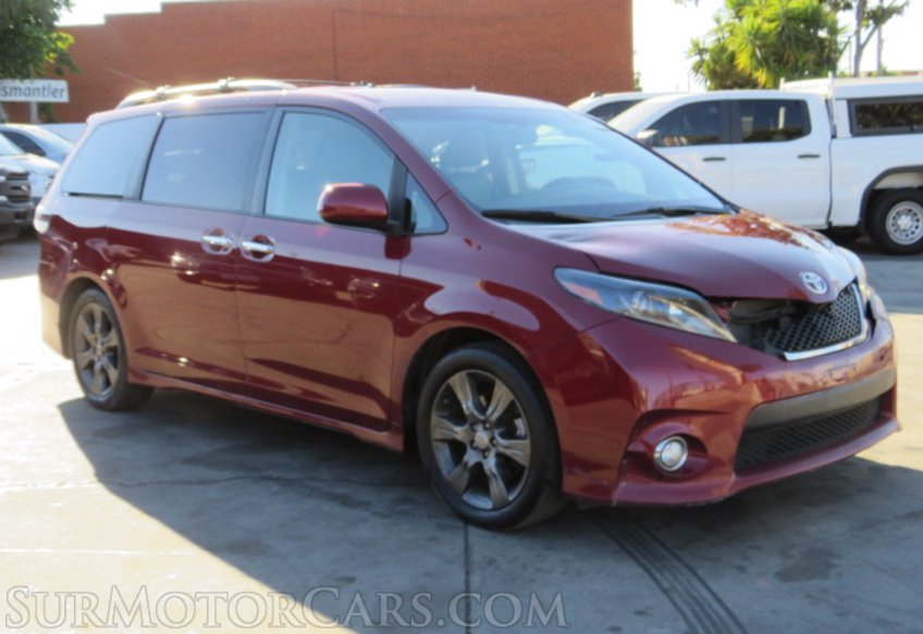2015 Toyota Sienna - Image 4