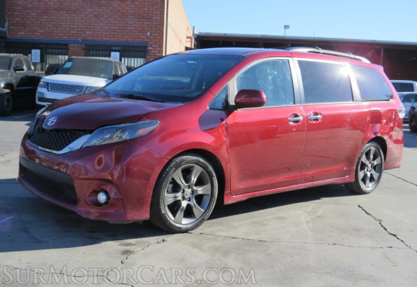 2015 Toyota Sienna - Image 3