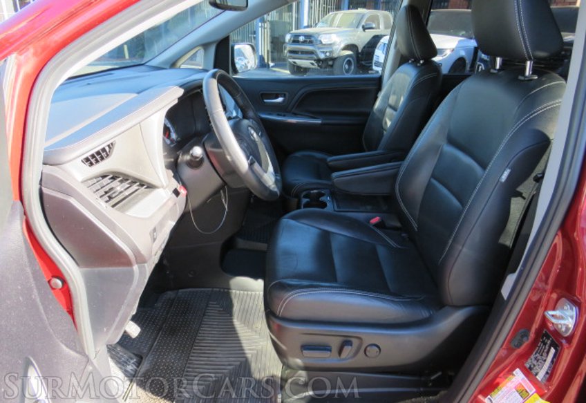 2015 Toyota Sienna - Image 21