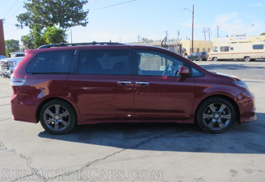 2015 Toyota Sienna - Image 6