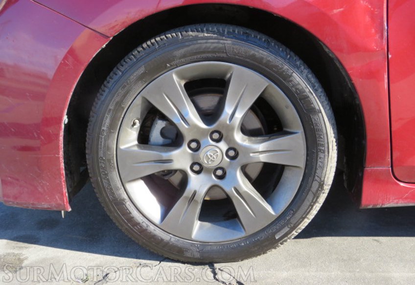 2015 Toyota Sienna - Image 11