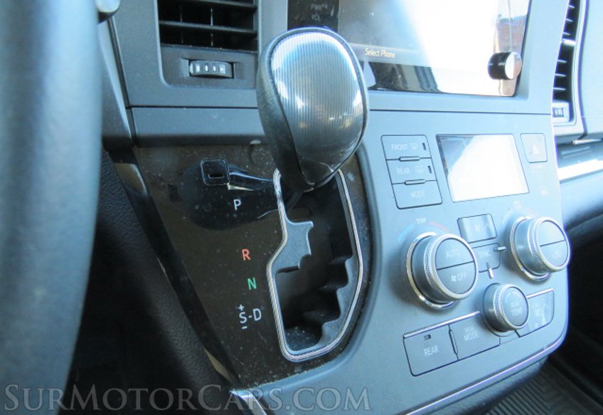 2015 Toyota Sienna - Image 38