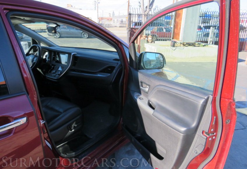 2015 Toyota Sienna - Image 20