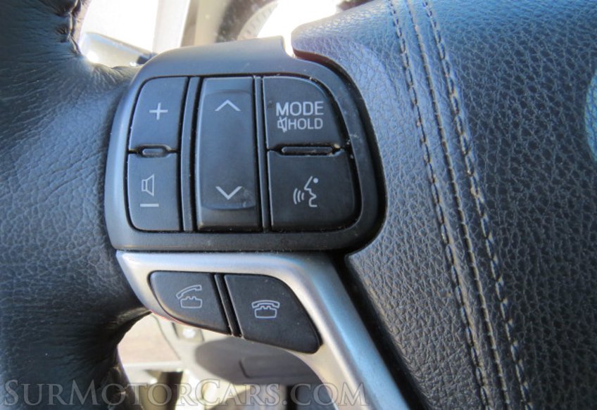 2015 Toyota Sienna - Image 40