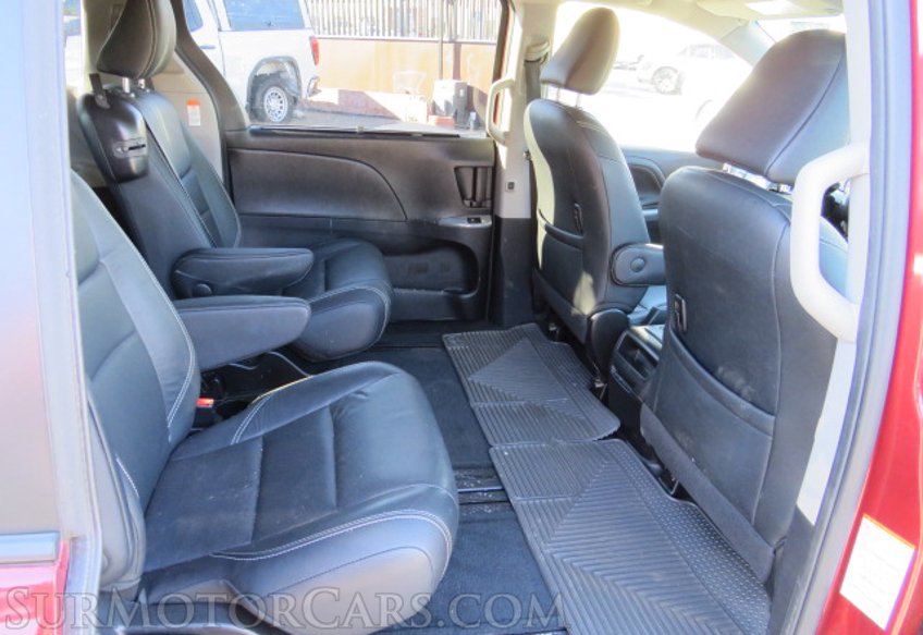 2015 Toyota Sienna - Image 30
