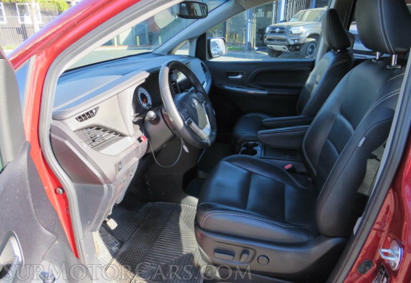 2015 Toyota Sienna - Image 23