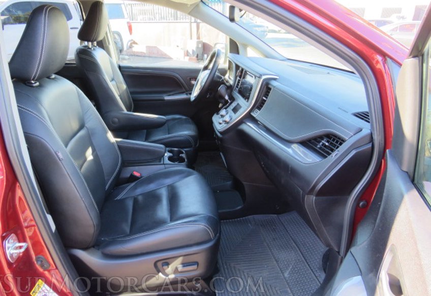 2015 Toyota Sienna - Image 22