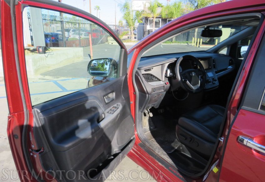 2015 Toyota Sienna - Image 19