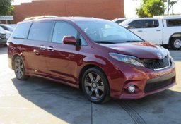 2015 Toyota Sienna - Image 4
