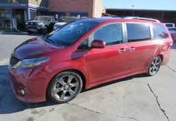 2015 Toyota Sienna - Image 1