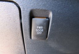 2015 Toyota Sienna - Image 44