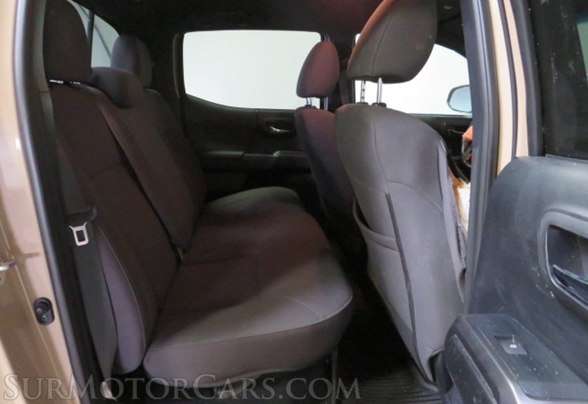 2019 Toyota Tacoma - Image 32