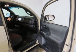 2019 Toyota Tacoma - Image 22