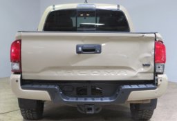 2019 Toyota Tacoma - Image 11