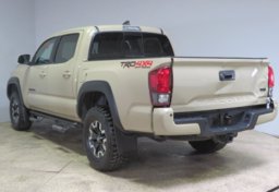 2019 Toyota Tacoma - Image 10