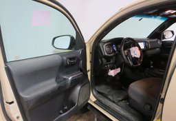 2019 Toyota Tacoma - Image 21