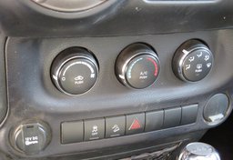 2014 Jeep Wrangler - Image 32