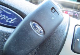 2013 Ford Taurus - Image 29