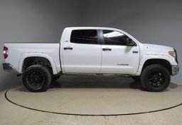 2016 Toyota Tundra - Image 12