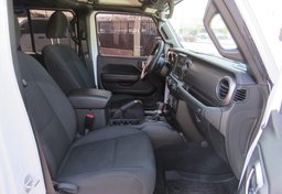 2021 Jeep Gladiator - Image 24