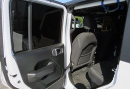 2021 Jeep Gladiator - Image 26