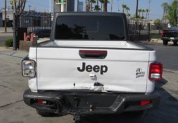 2021 Jeep Gladiator - Image 12