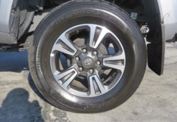 2019 Toyota Tacoma 4WD - Image 18