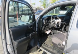 2019 Toyota Tacoma 4WD - Image 19