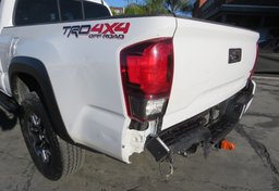 2018 Toyota Tacoma - Image 13