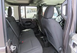 2022 Jeep Wrangler - Image 30