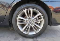 2016 Toyota Camry - Image 16