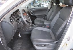 2020 Volkswagen Tiguan - Image 24