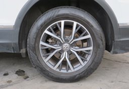 2020 Volkswagen Tiguan - Image 19