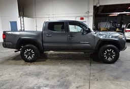2019 Toyota Tacoma 4WD - Image 11